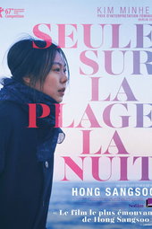 Seule sur la plage la nuit