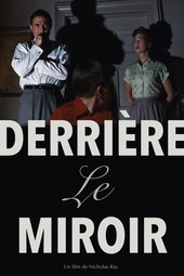 Derrière le miroir