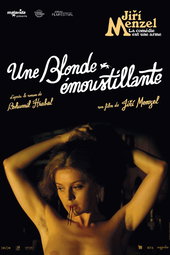 Une blonde émoustillante