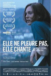 Elle ne pleure pas, elle chante